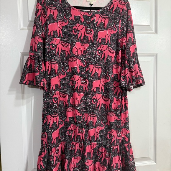 Simply Southern Coral and Black Elephant Top - Picture 1 of 3